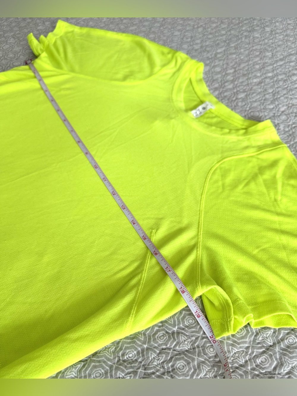 Lululemon Lightweight Cinch Hem Hiking Tee Neon Highlight Yellow Women Size 8 - Picture 11 of 13